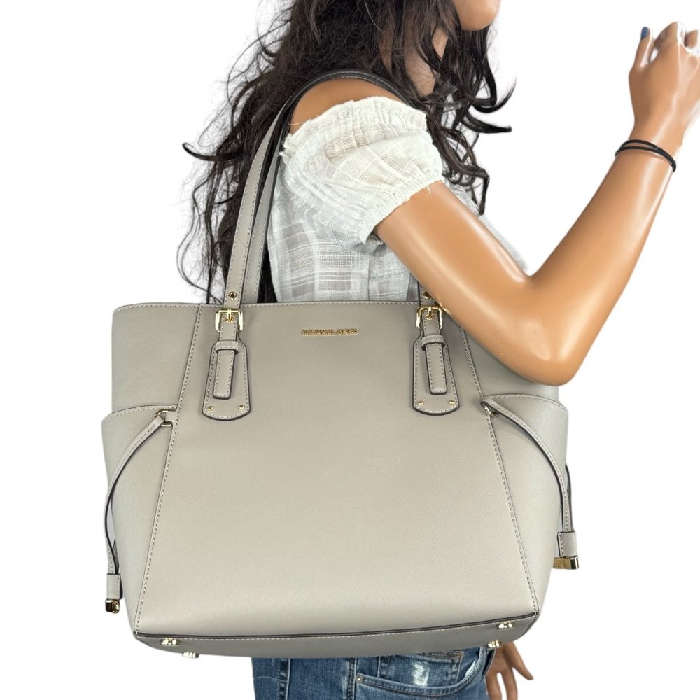 Michael Kors Voyager Drawstring Travel Tote Shoulder Bag Pearl Grey